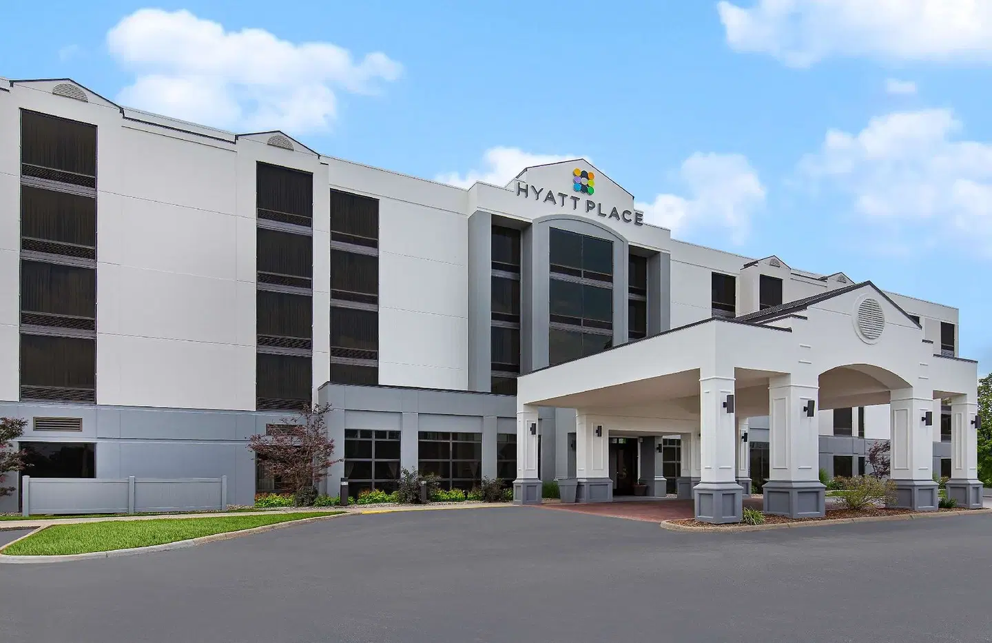 Hyatt Place Louisville-East EXTERIOR