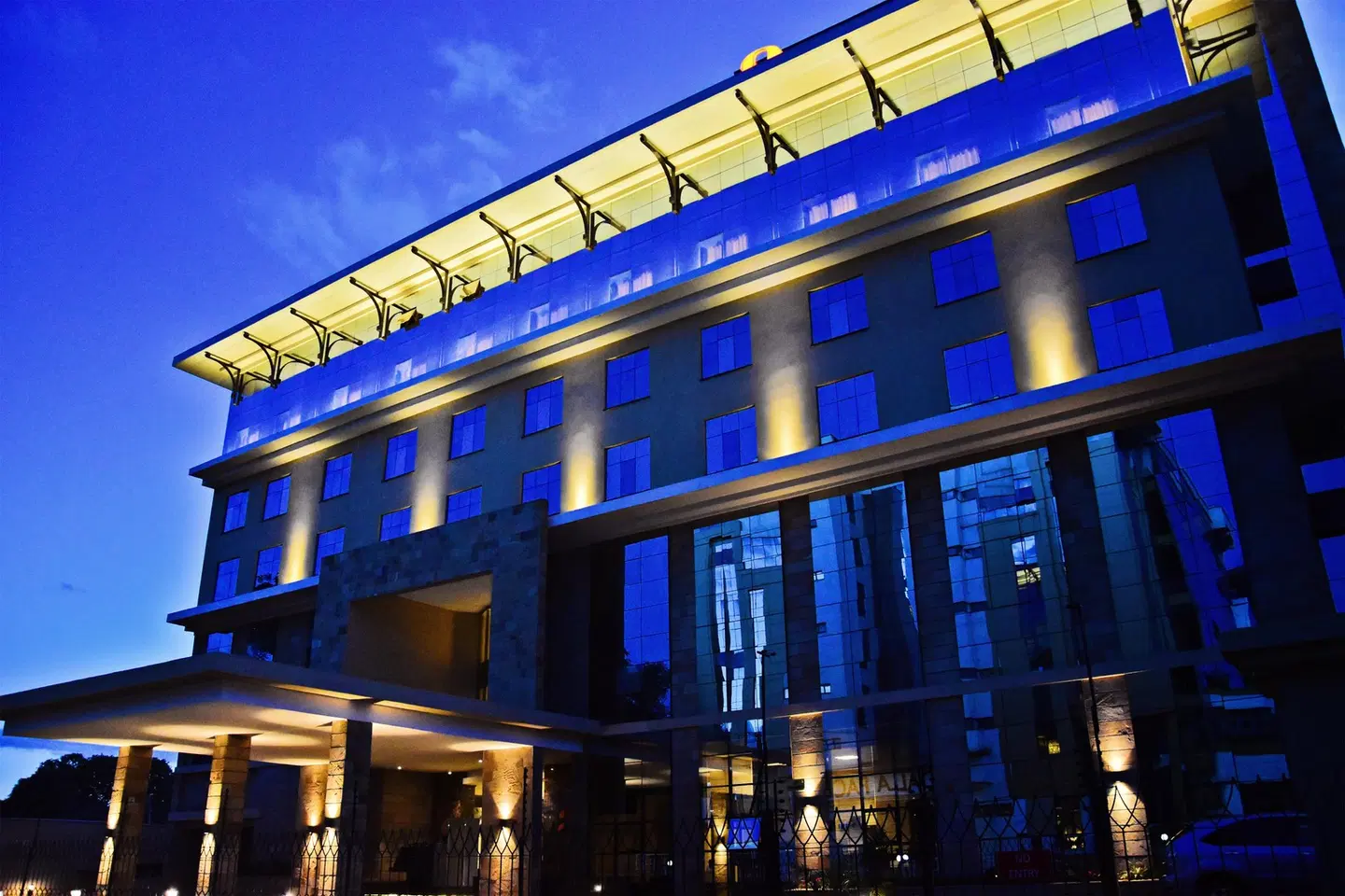 DoubleTree by Hilton Nairobi Hurlingham EXTERIOR