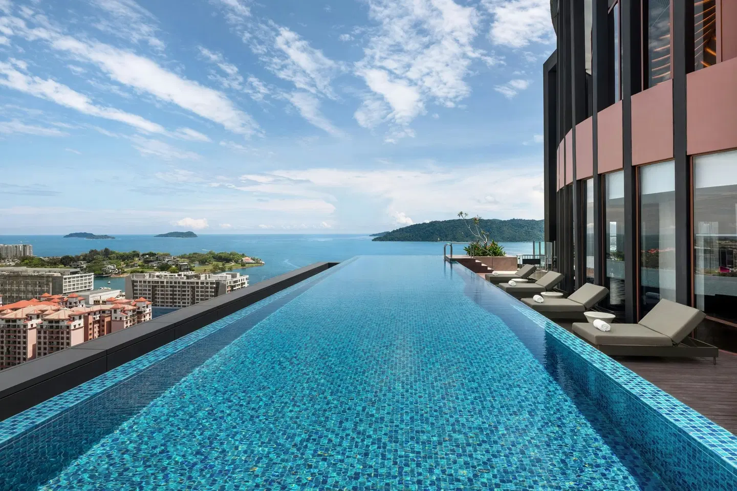 Sheraton Kota Kinabalu OUTDOOR_POOL