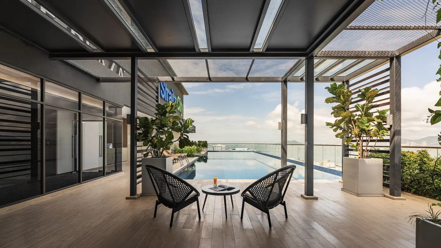 Crowne Plaza Penang Straits City by IHG Hallenbad