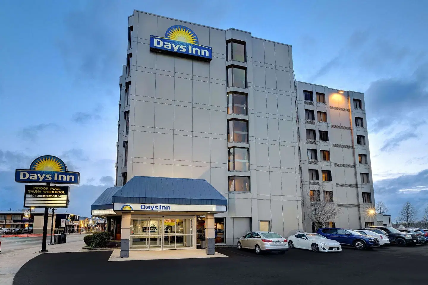 Days Inn by Wyndham Niagara Falls Near The Falls EXTERIOR