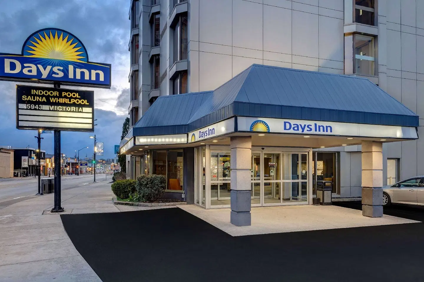 Days Inn by Wyndham Niagara Falls Near The Falls EXTERIOR