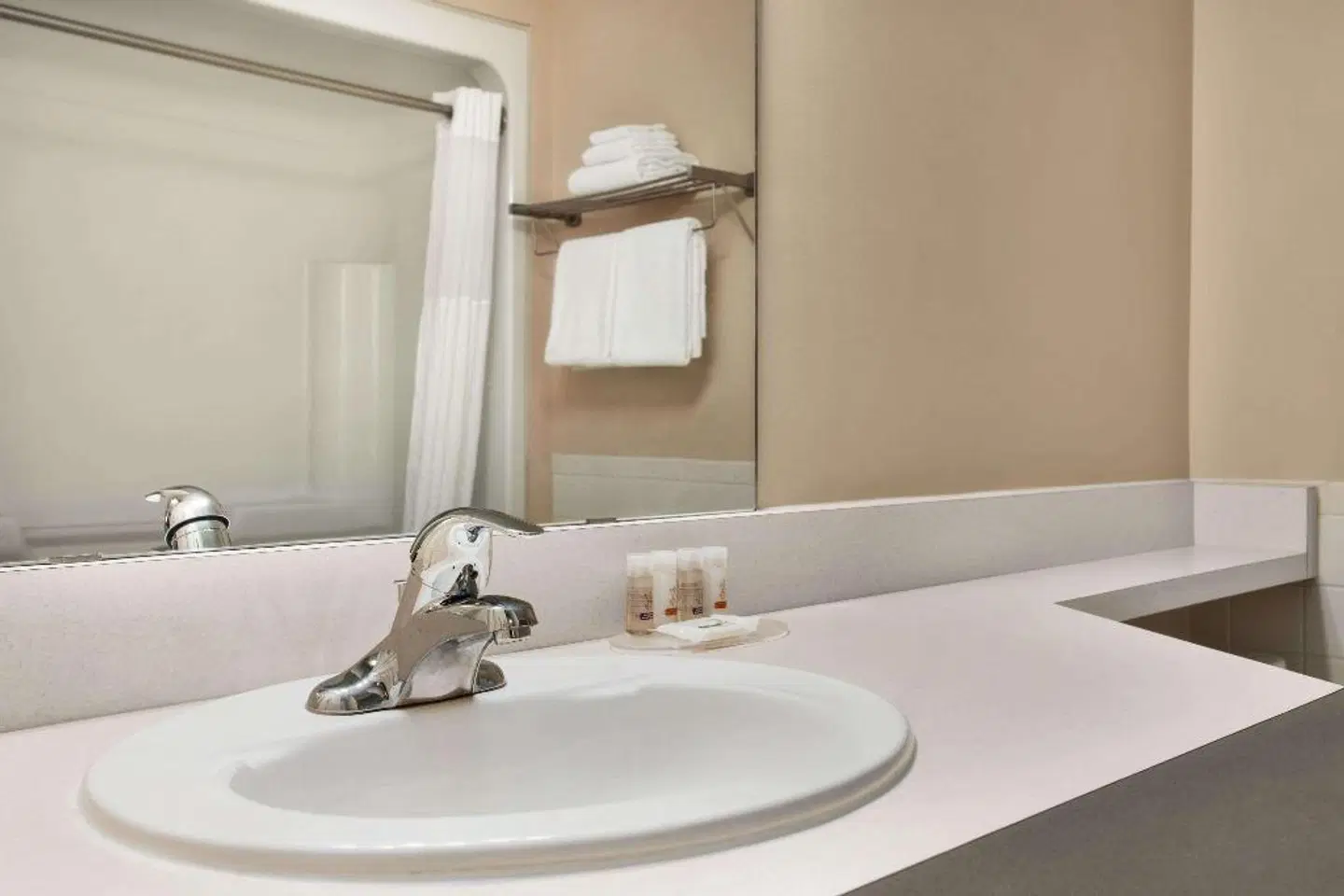 Days Inn by Wyndham Guelph Badezimmer