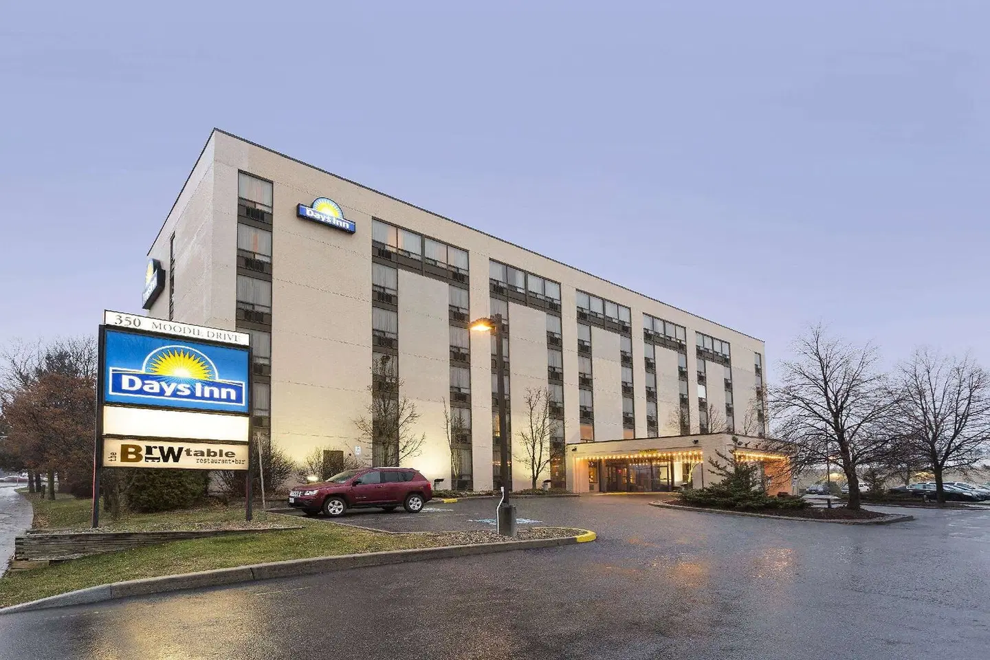 Days Inn by Wyndham Ottawa West EXTERIOR