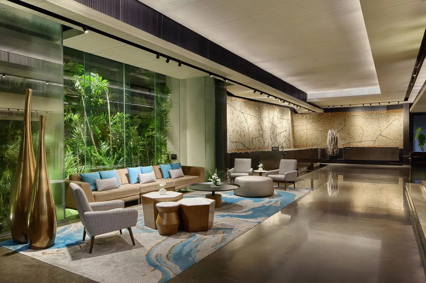 DoubleTree by Hilton Bangkok Ploenchit Bar