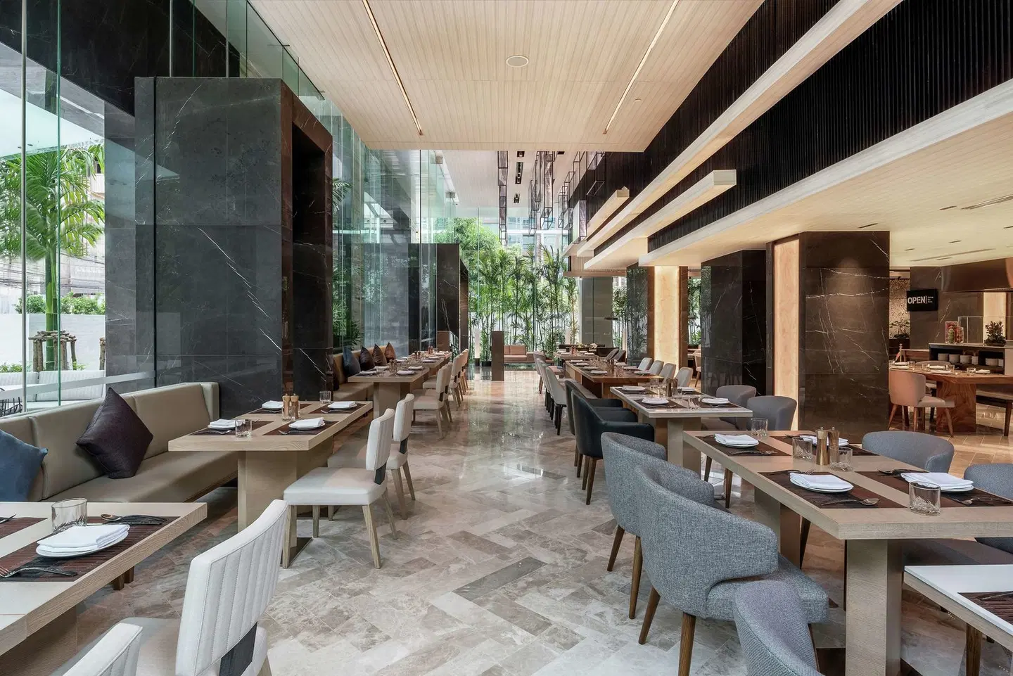 DoubleTree by Hilton Bangkok Ploenchit Restaurant