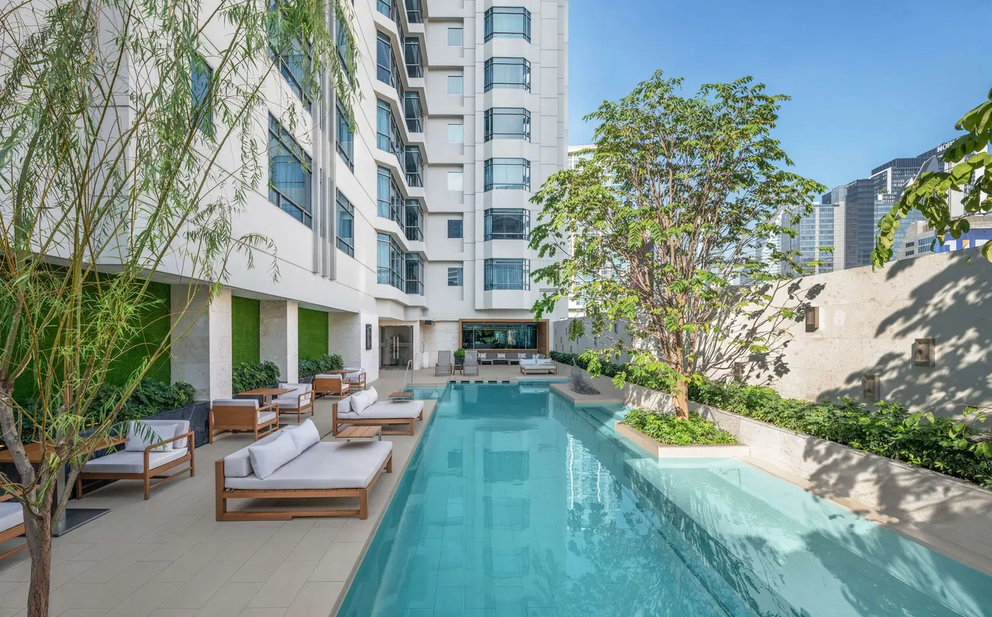 DoubleTree by Hilton Bangkok Ploenchit EXTERIOR