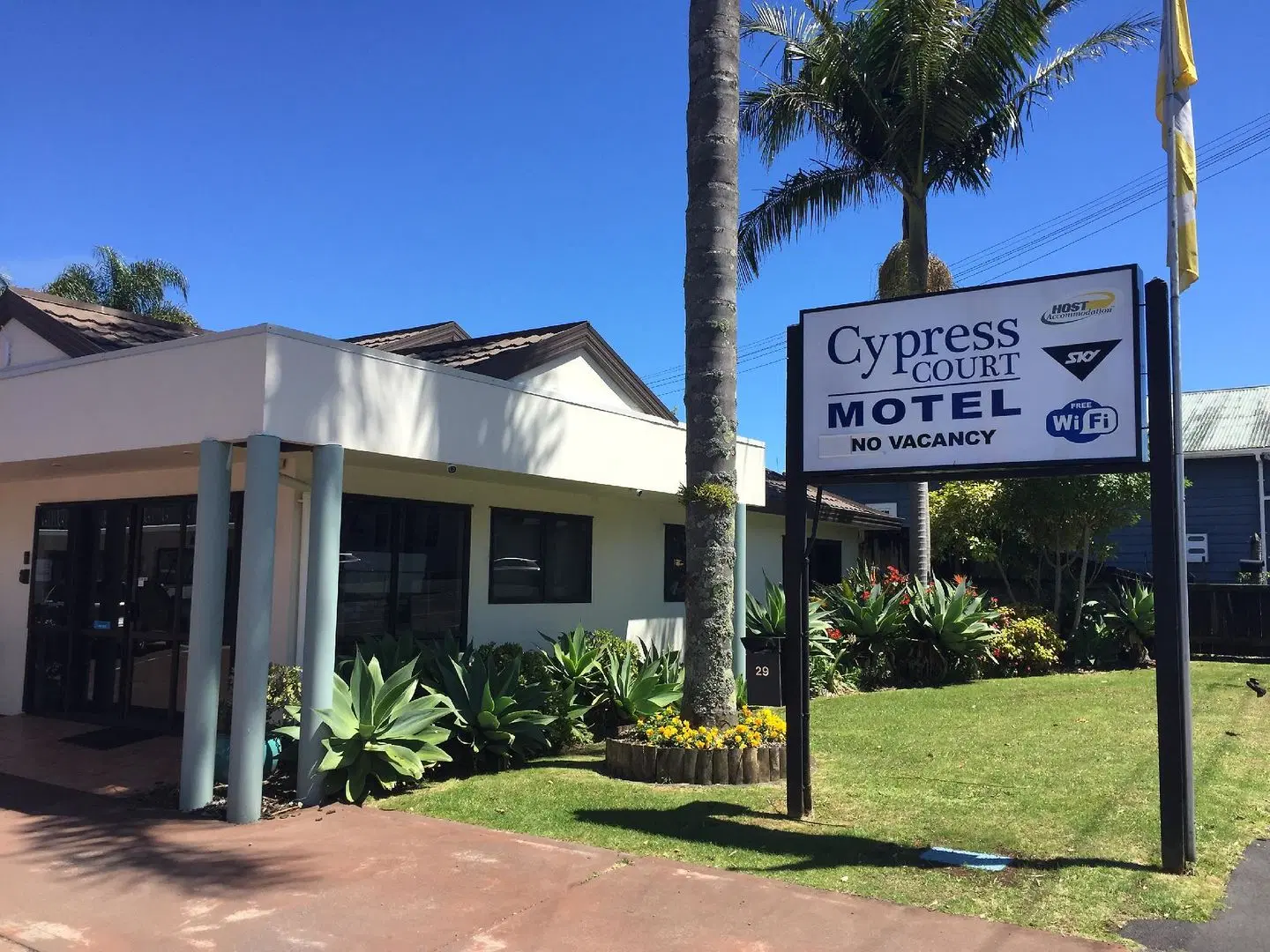 Cypress Court Motel EXTERIOR