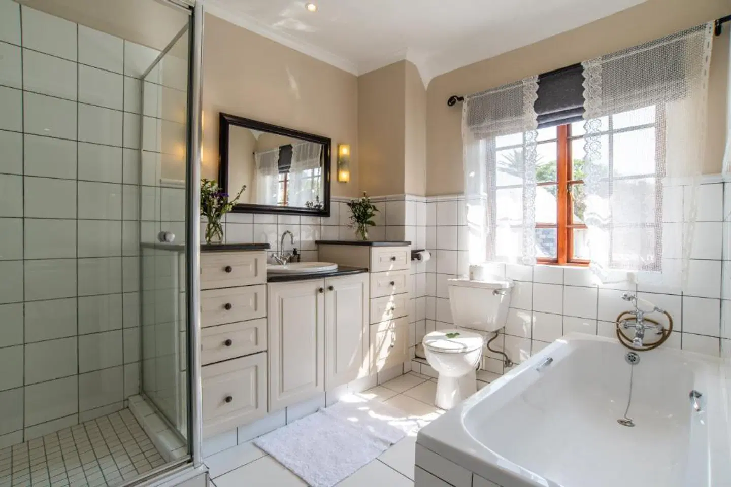 5th Avenue Gooseberry Guest House Badezimmer