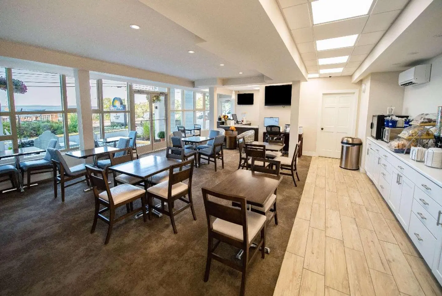 Days Inn by Wyndham Bar Harbor LOUNGE_LOBBY
