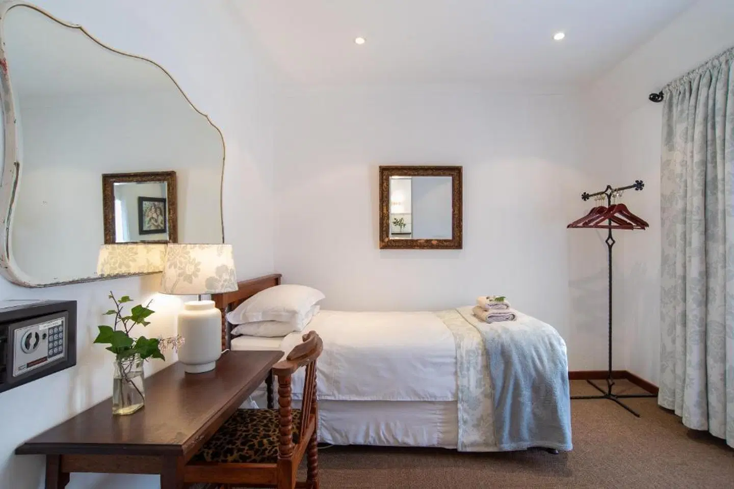 5th Avenue Gooseberry Guest House ROOM_EXAMPLE