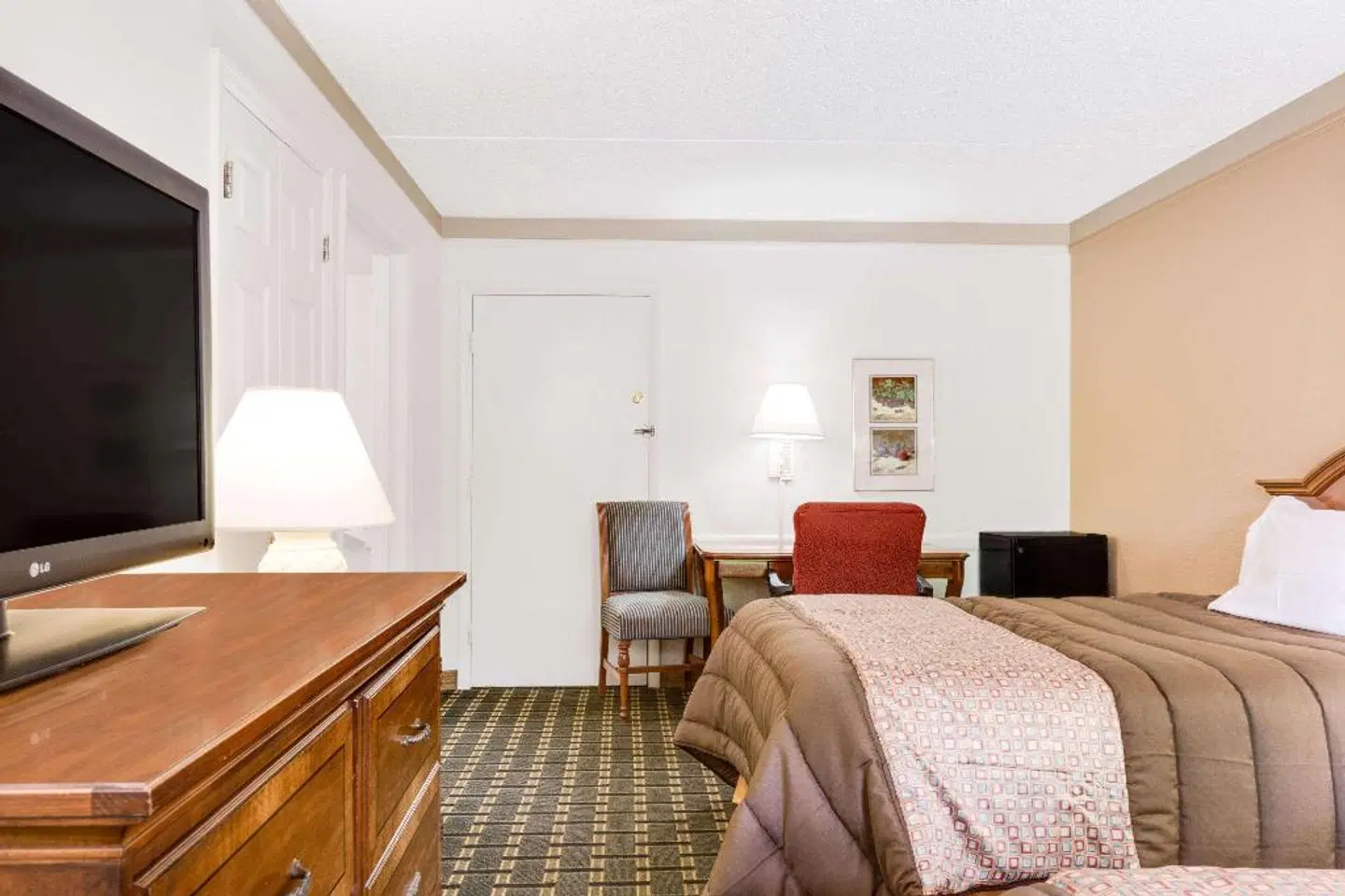 Days Inn by Wyndham Birmingham/West ROOM_EXAMPLE