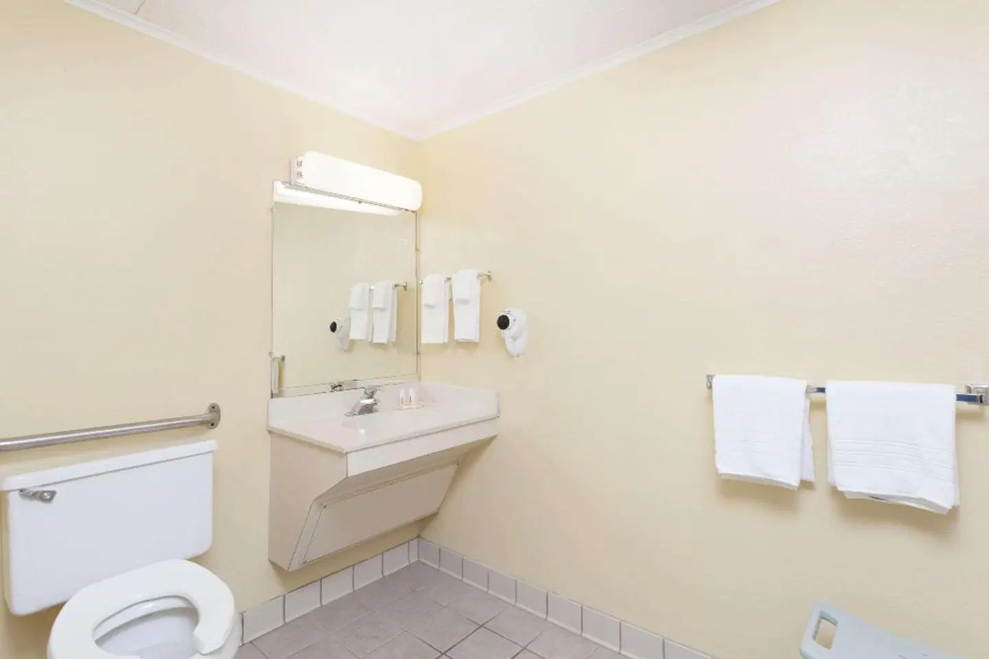 Days Inn Dover Badezimmer