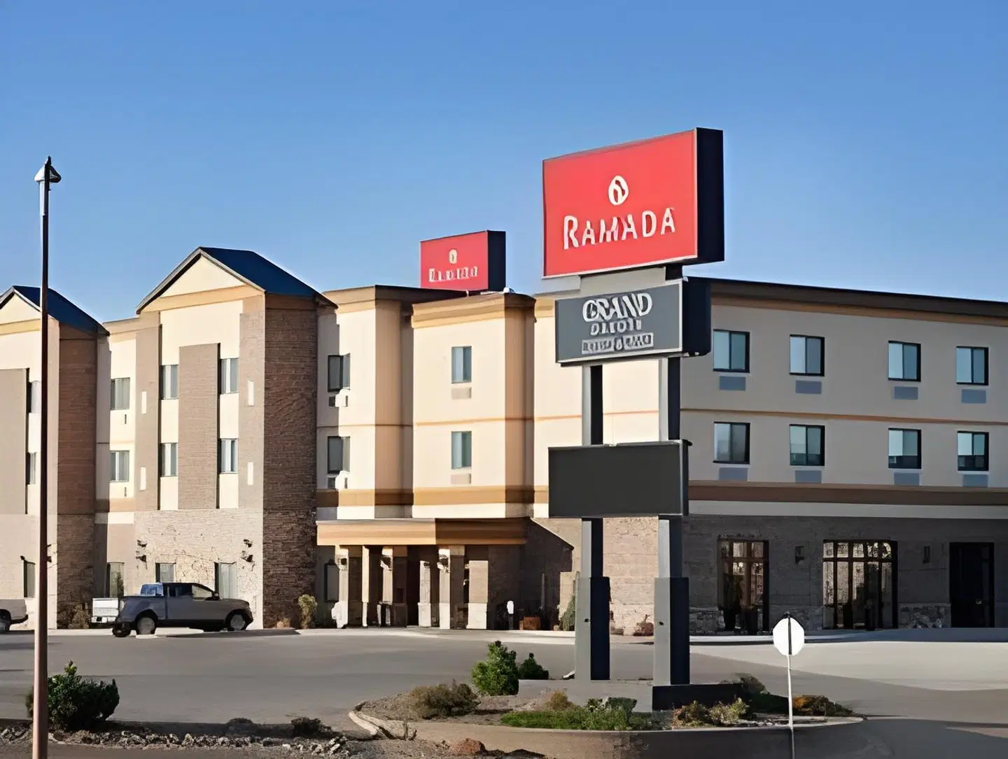 Roosevelt Grand Dakota, SureStay Collection by Best Western EXTERIOR