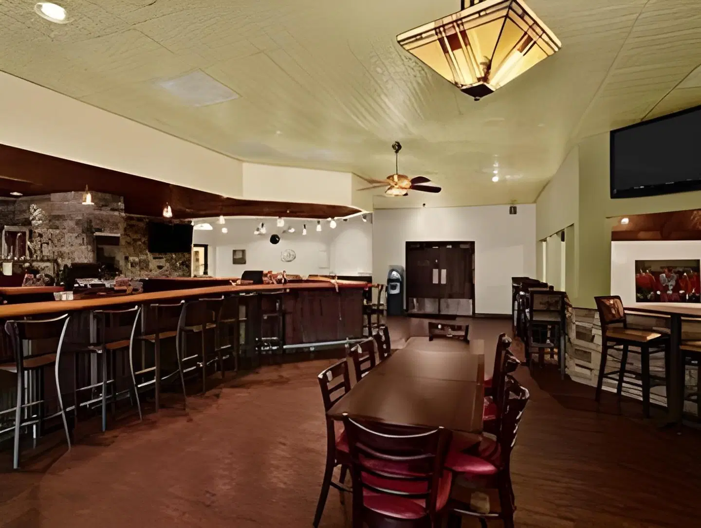 Roosevelt Grand Dakota, SureStay Collection by Best Western Bar