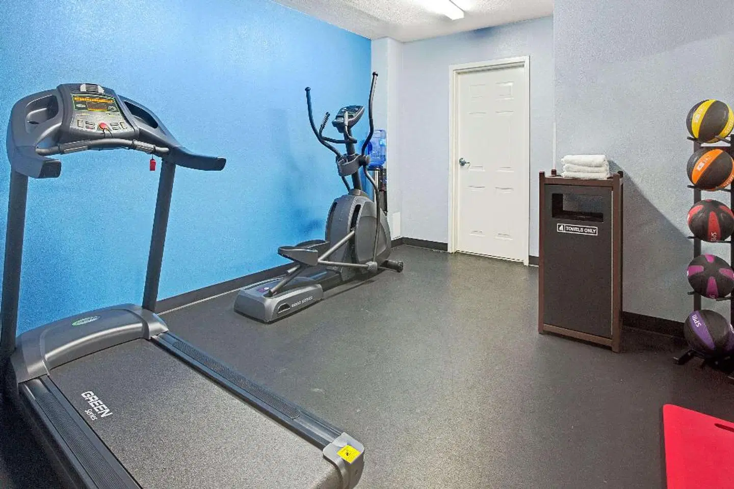 Days Inn by Wyndham Dallas Garland West SPORTS_AND_LEISURE