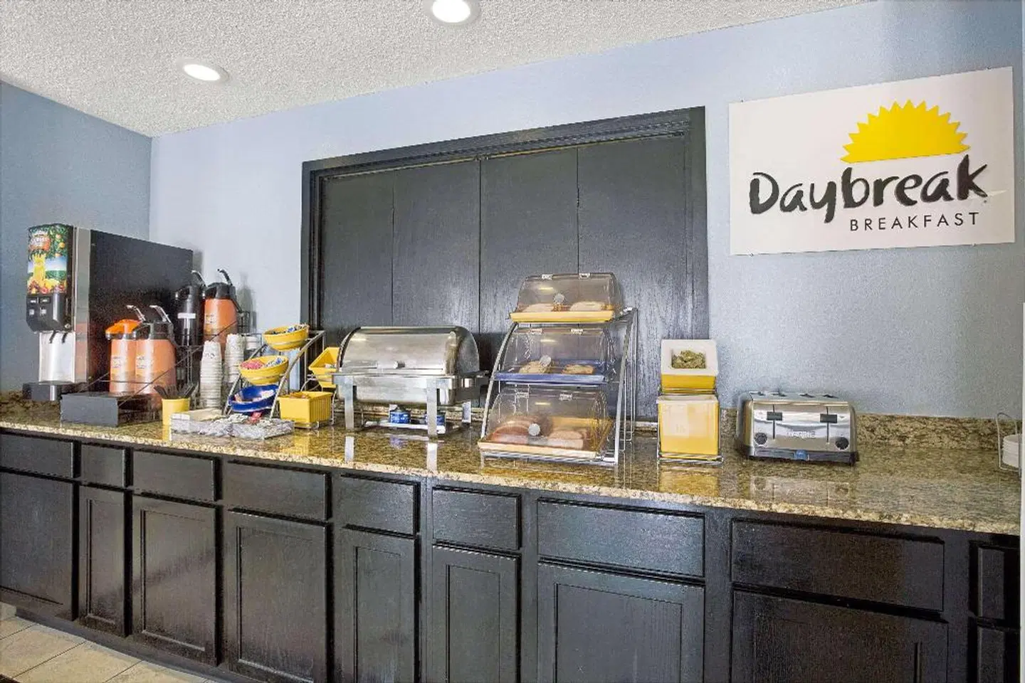Days Inn by Wyndham Dallas Garland West Bar