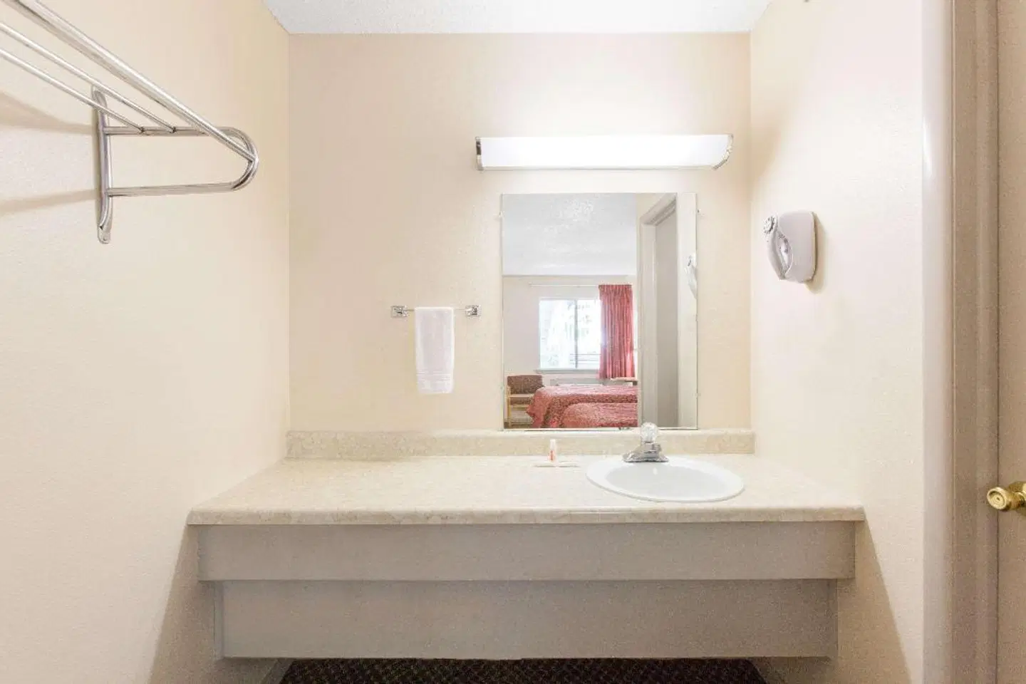 Days Inn by Wyndham Eureka Springs Badezimmer