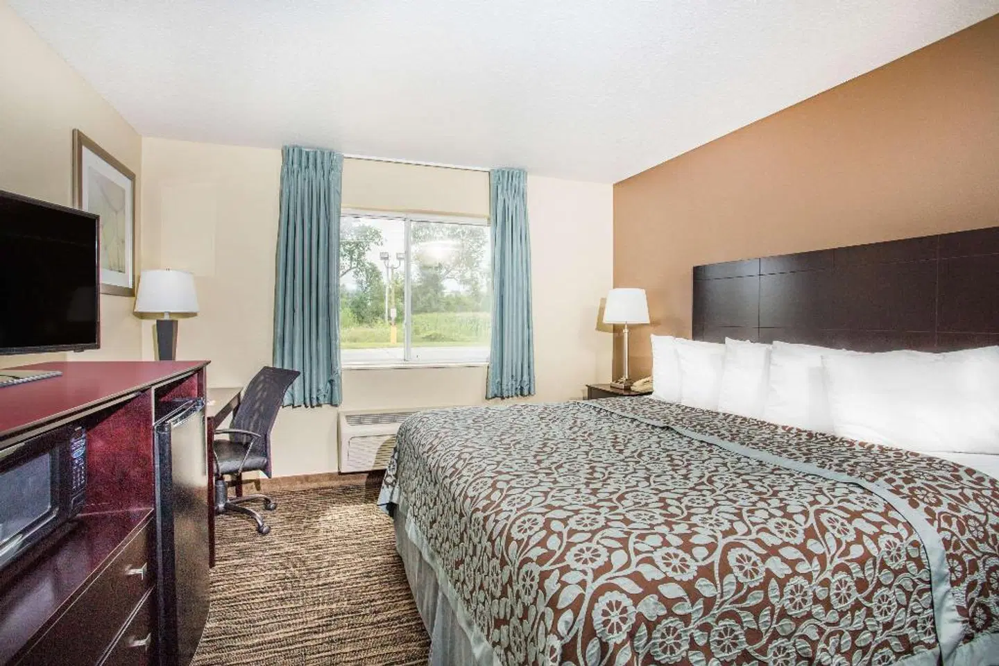 Days Inn by Wyndham Evansdale Waterloo ROOM_EXAMPLE