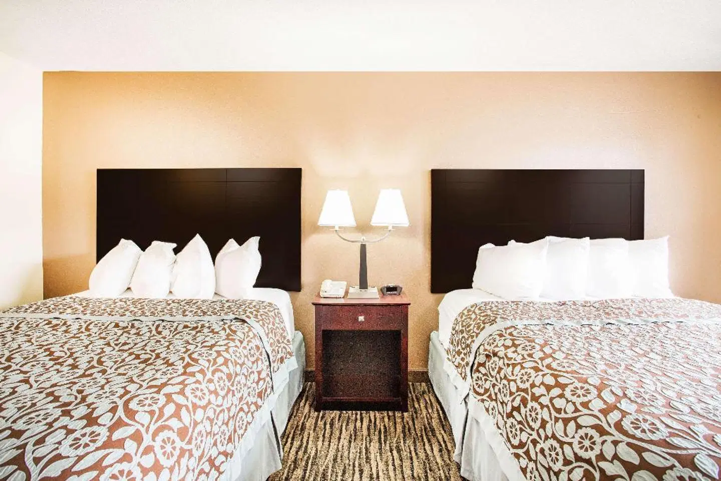 Days Inn by Wyndham Evansdale Waterloo ROOM_EXAMPLE