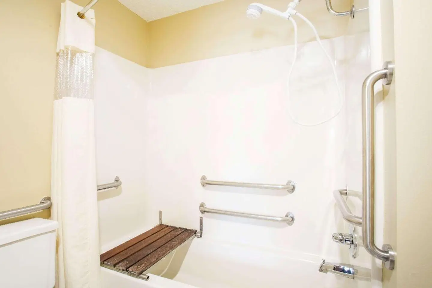 Days Inn by Wyndham Evansdale Waterloo HEALTH_BEAUTY
