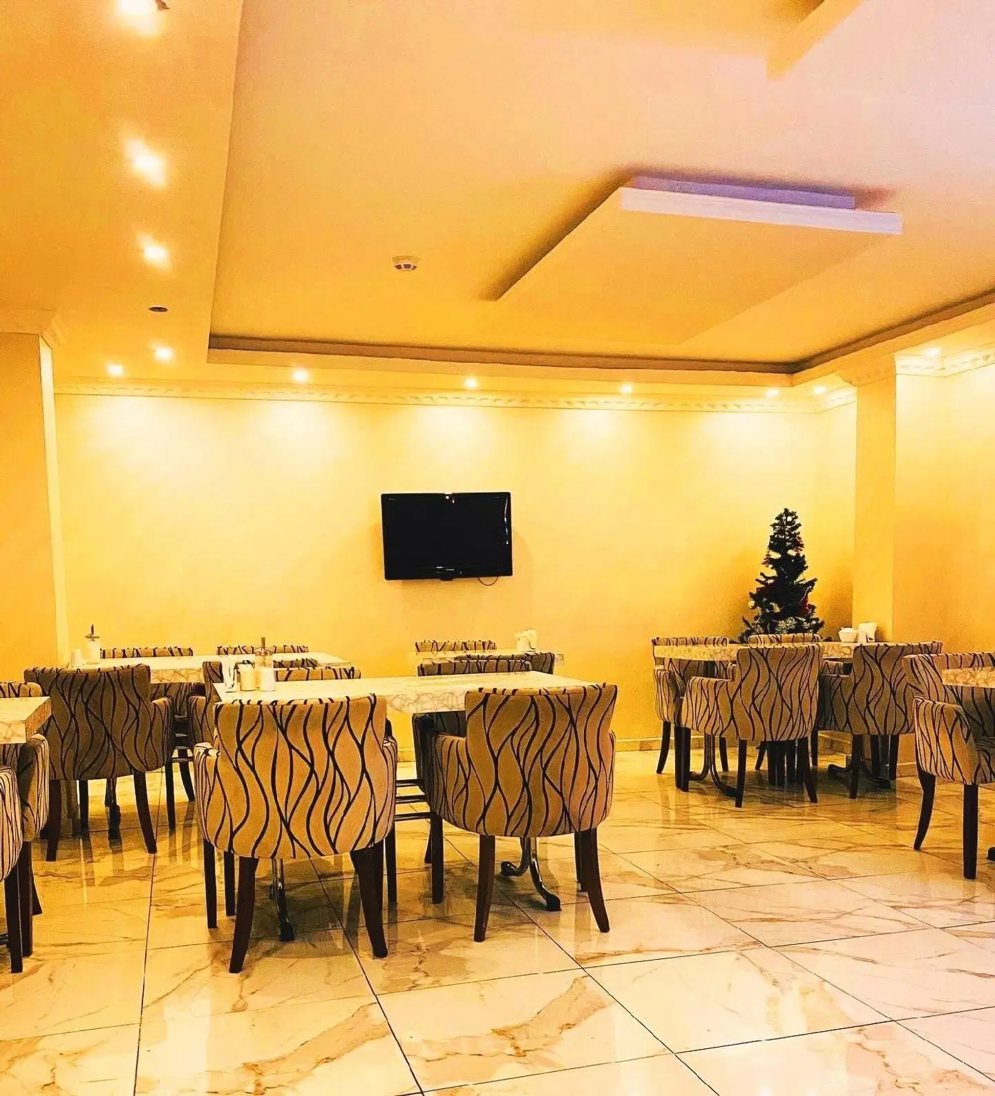 Deluxe Newport Hotel Restaurant