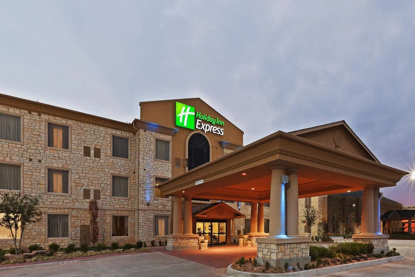 Holiday Inn Express & Suites Oklahoma City NW-Quail Springs by IHG EXTERIOR