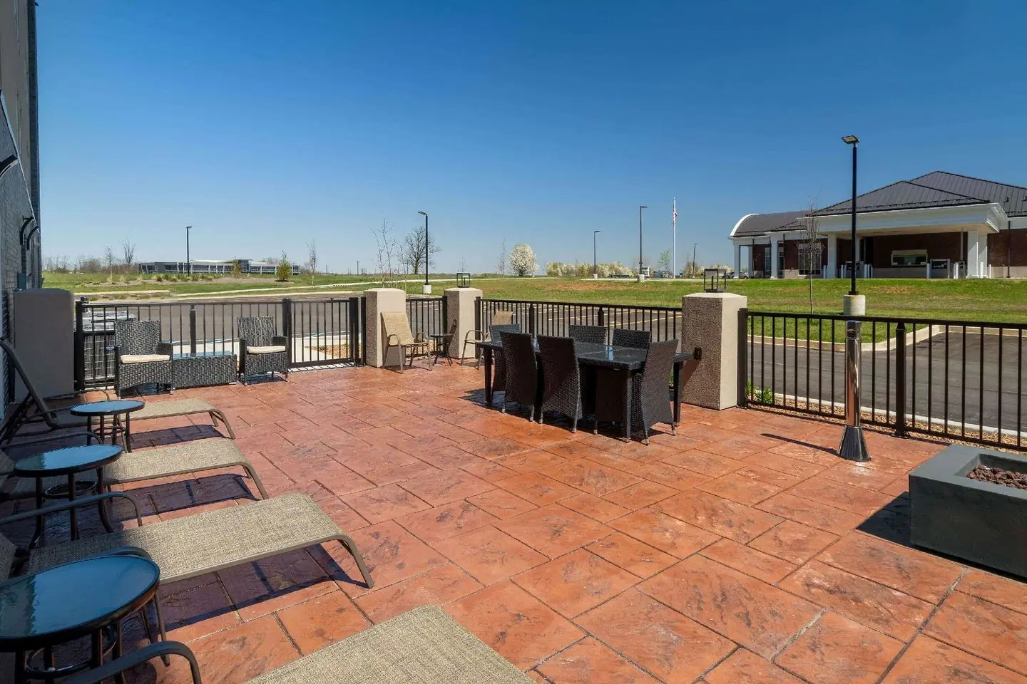 La Quinta Inn & Suites by Wyndham Louisville East Terrasse