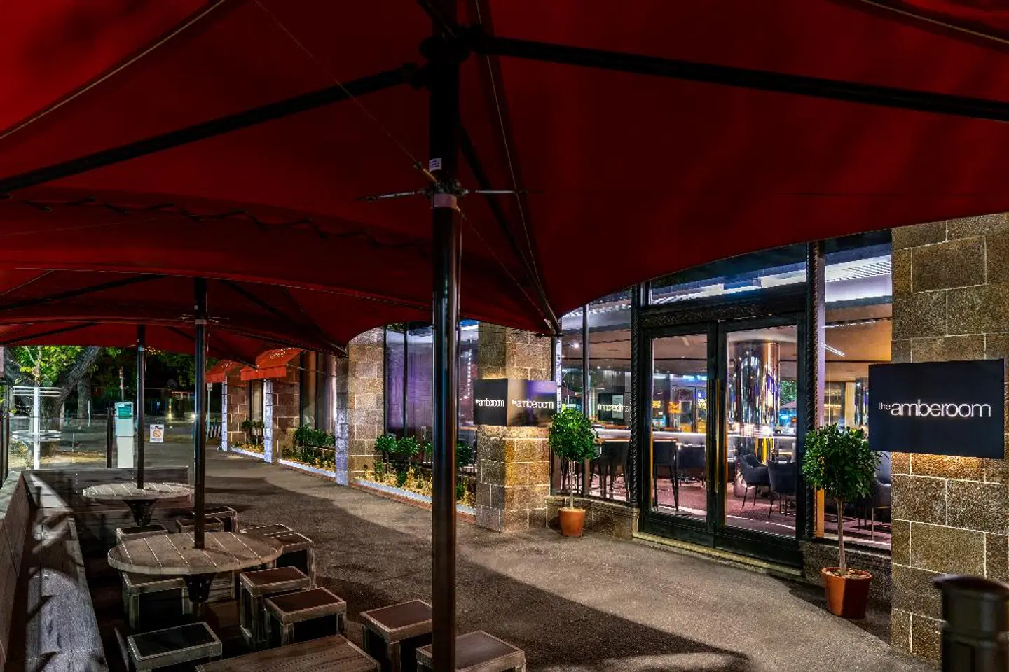 Royce Hotel EXTERIOR
