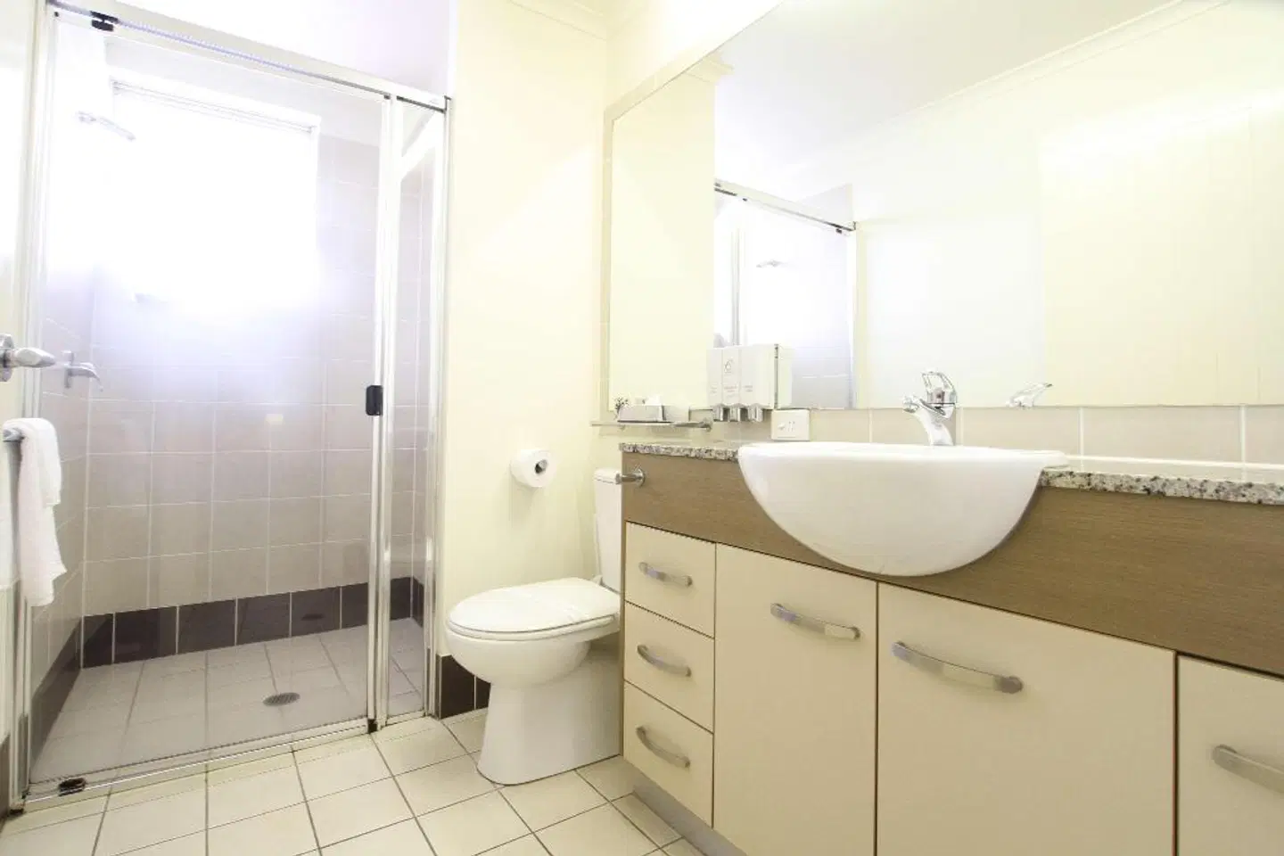 Caloundra Central Apartment Hotel Badezimmer