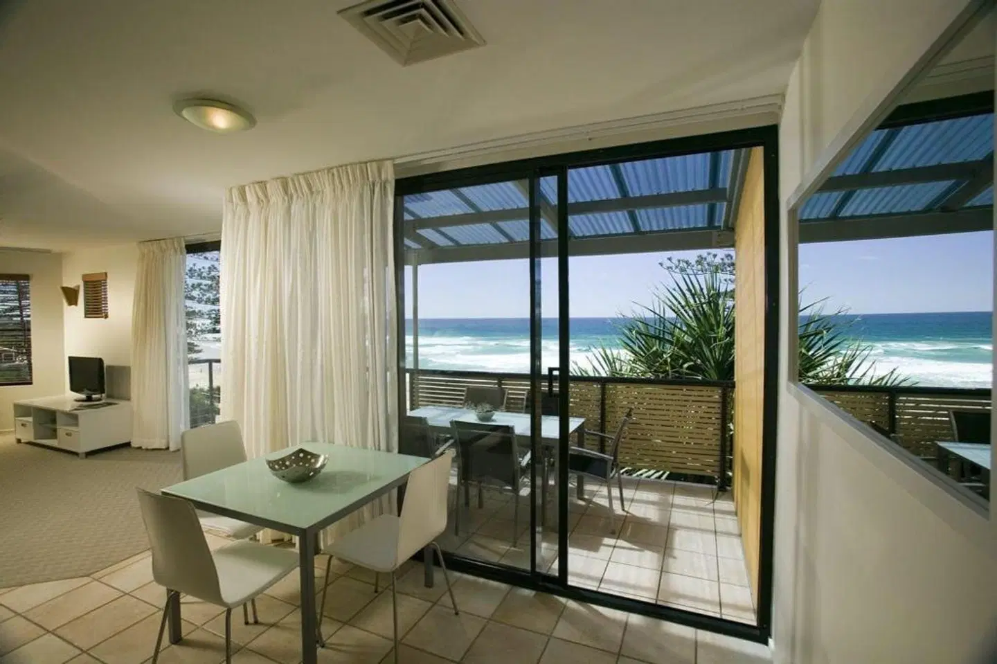 The Beach Retreat Coolum ROOM_EXAMPLE