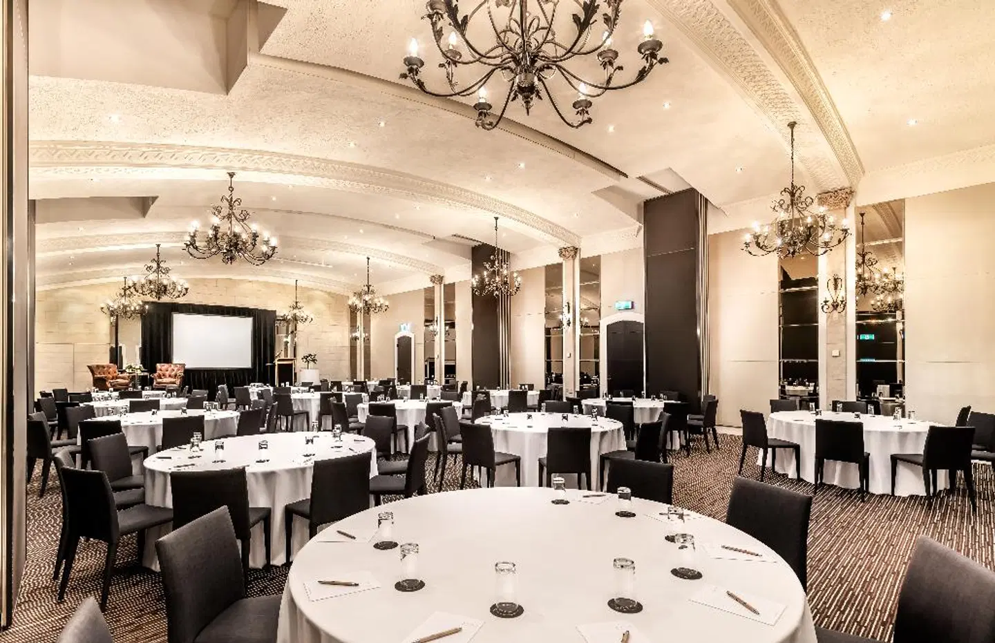 Royce Hotel Restaurant