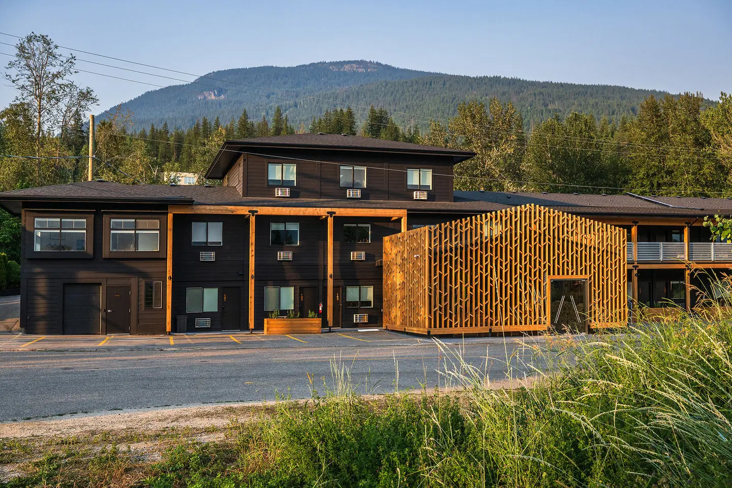 Gravity Haus Revelstoke EXTERIOR