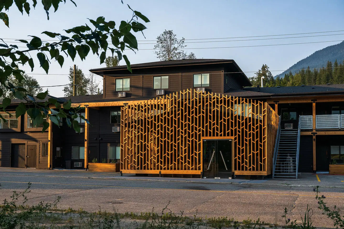 Gravity Haus Revelstoke EXTERIOR