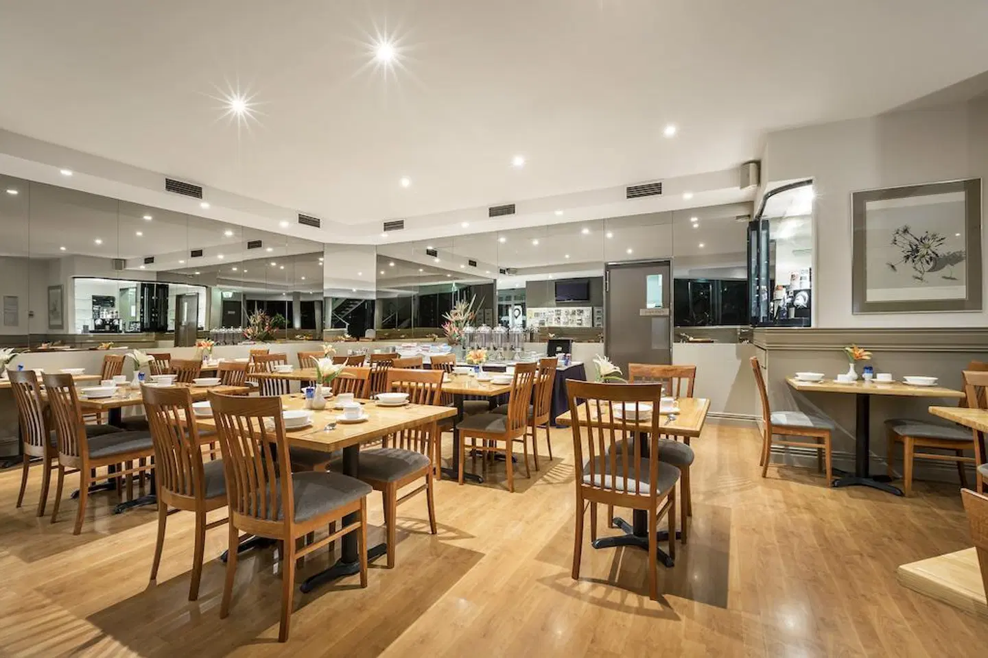 Beaumont Kew Apartments Restaurant