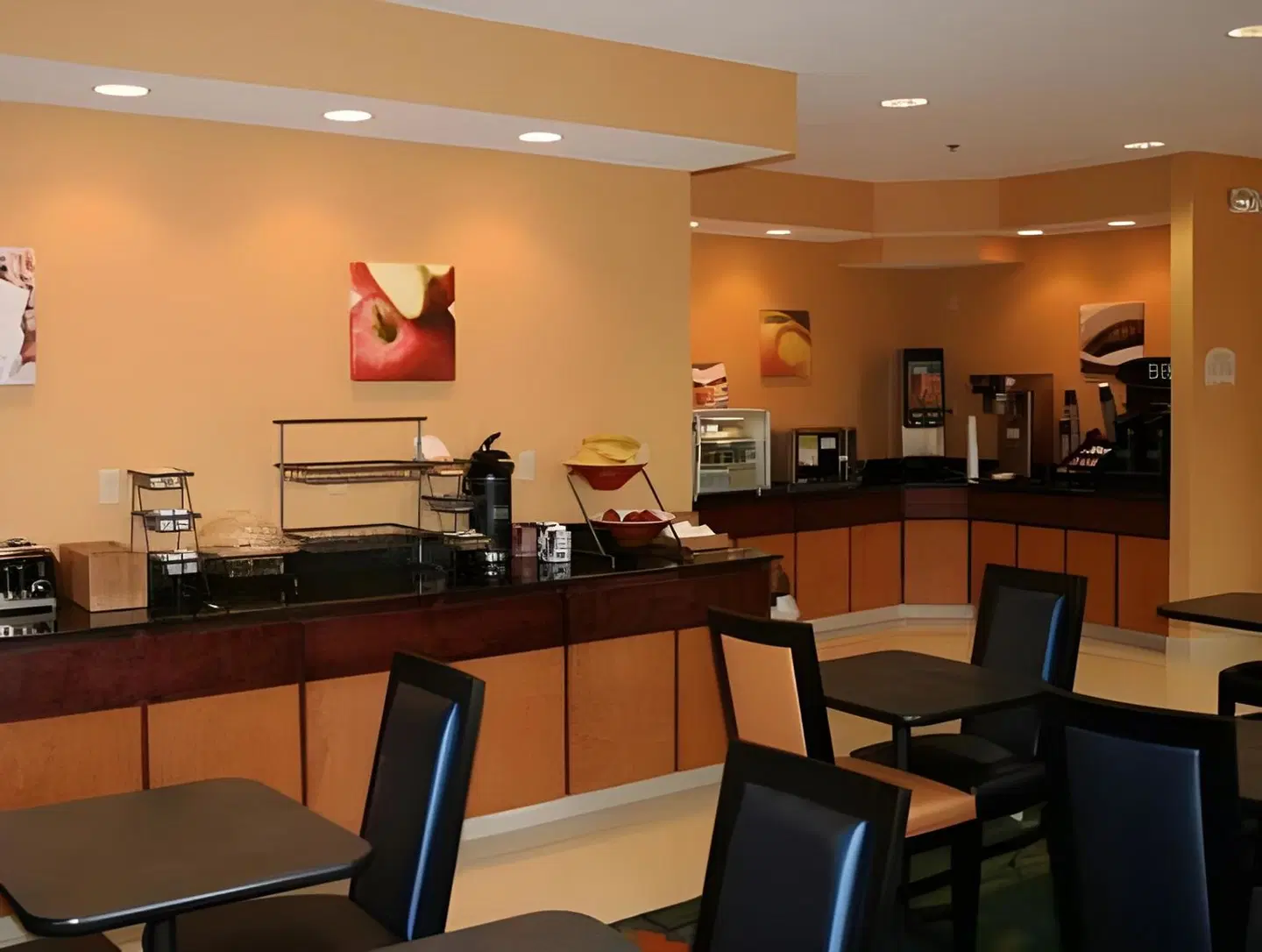 Fairfield by Marriott Inn & Suites Jefferson City Bar