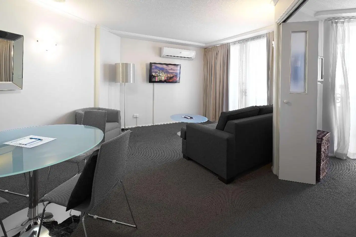 West End Central Apartments ROOM_EXAMPLE