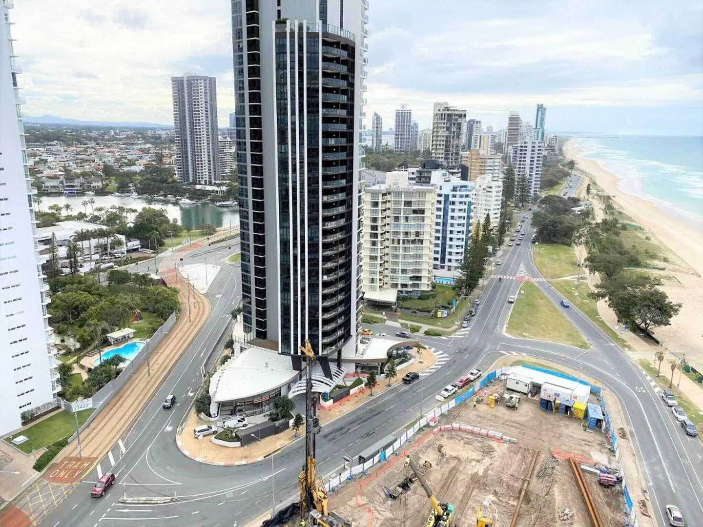 Hi Surf Beachfront Apartments Terrasse