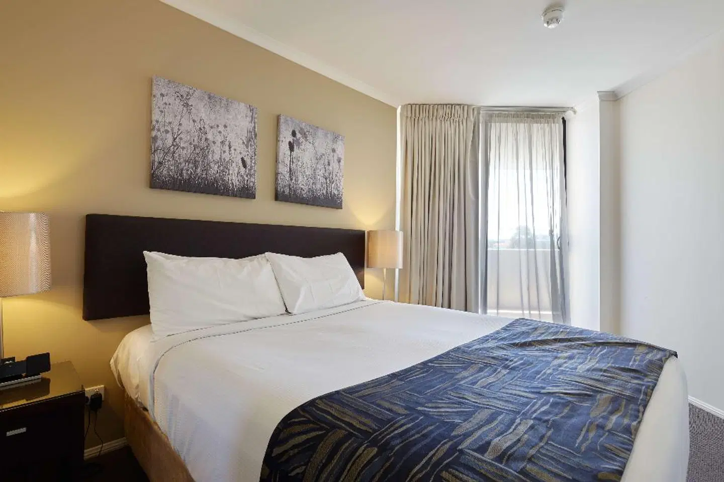 West End Central Apartments ROOM_EXAMPLE
