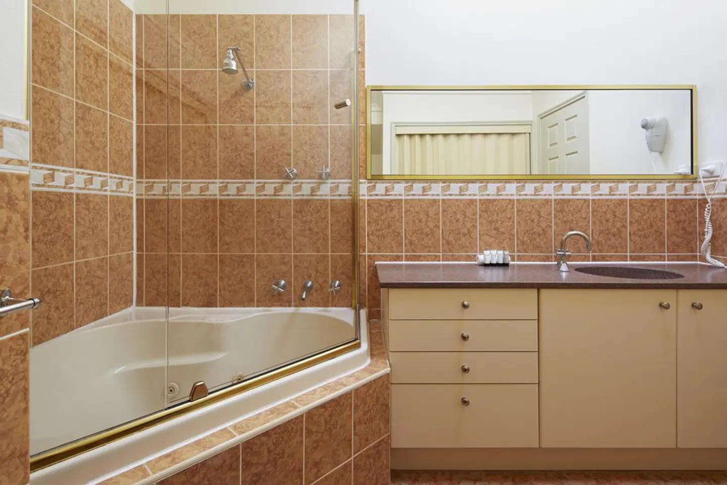 Pinnacle Apartments Badezimmer