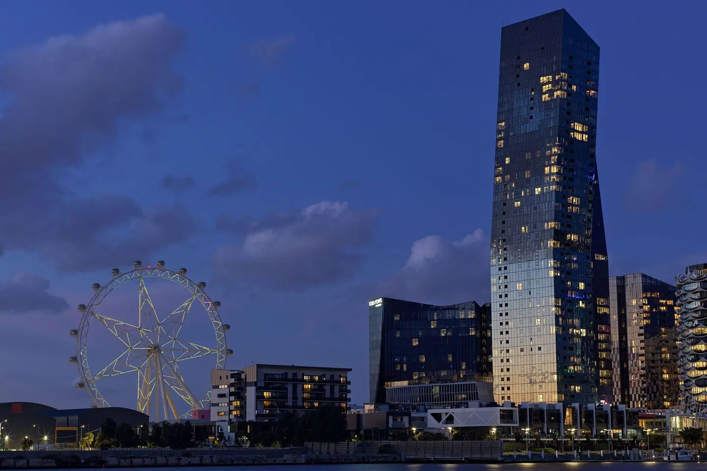 Vibe Hotel Melbourne Docklands EXTERIOR