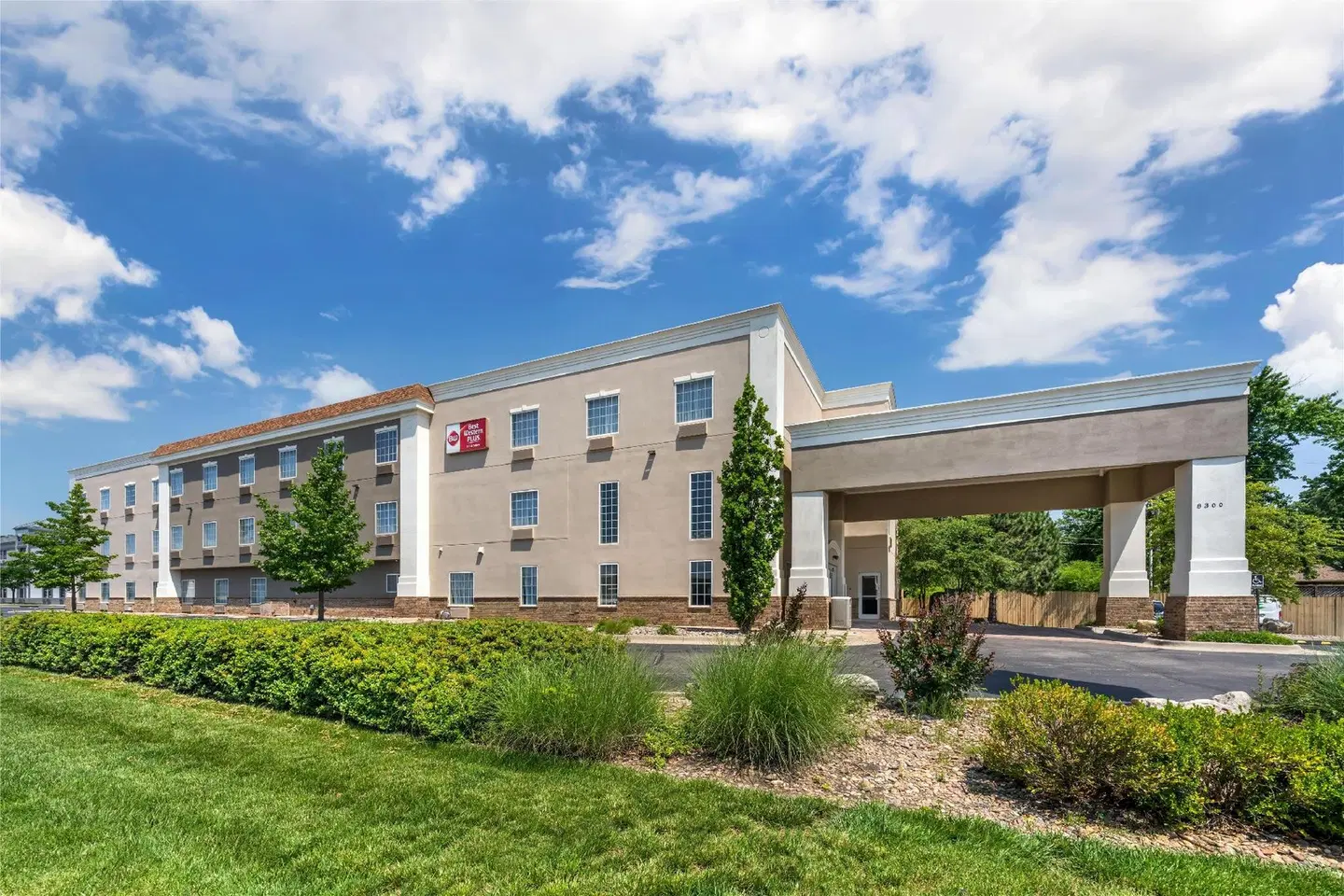 Best Western Plus Eastgate Inn & Suites EXTERIOR
