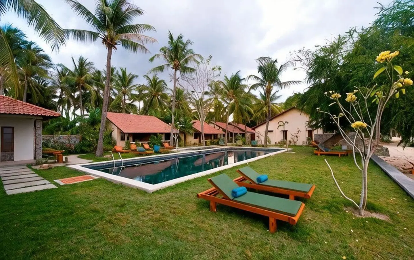 Cocotinos Sekotong Beach Resort OUTDOOR_POOL
