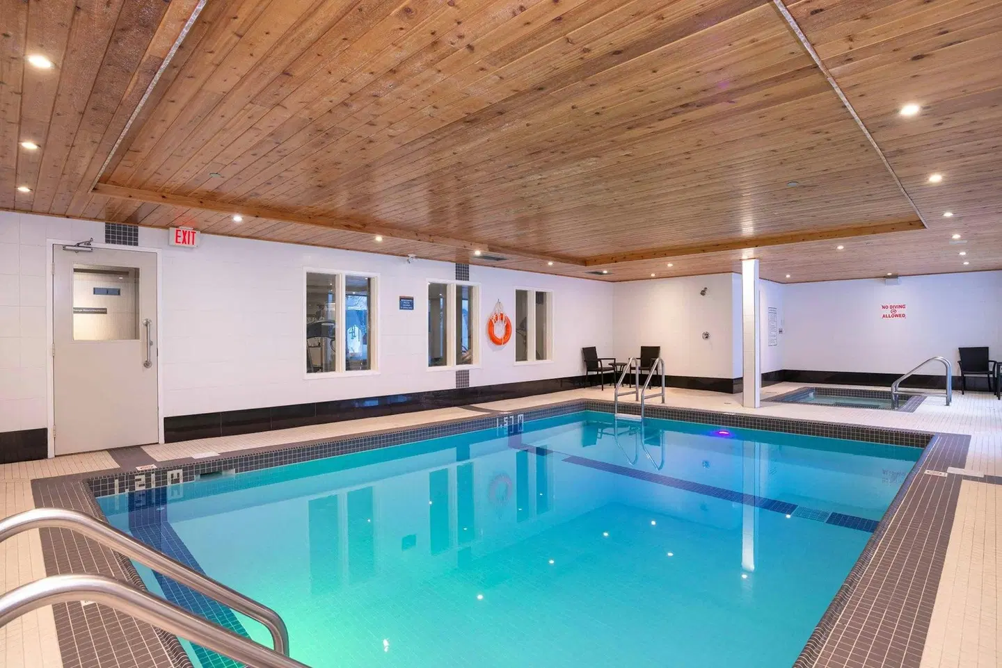 Sandman Hotel & Suites Calgary South Hallenbad