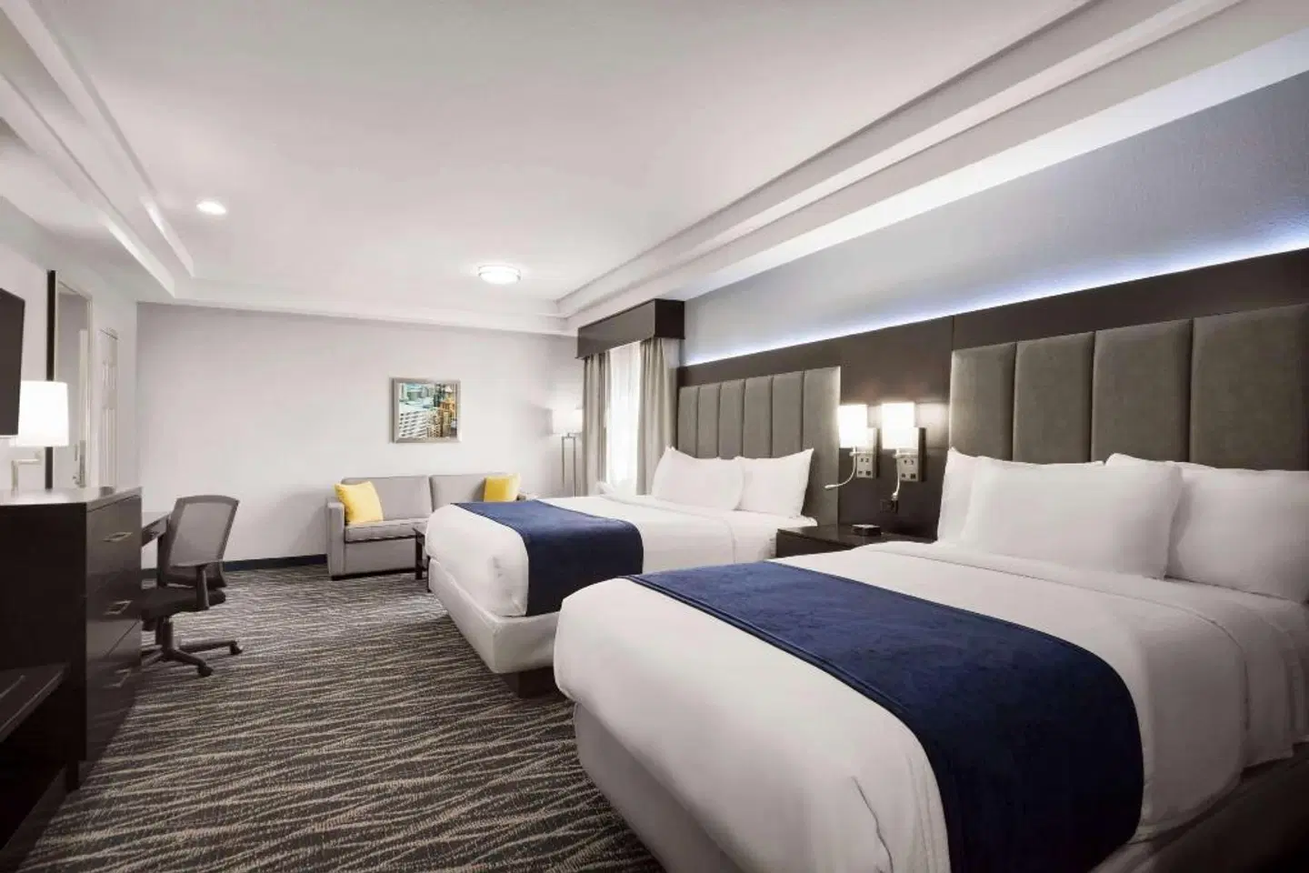 Days Inn & Suites by Wyndham Houston Hobby Airport ROOM_EXAMPLE
