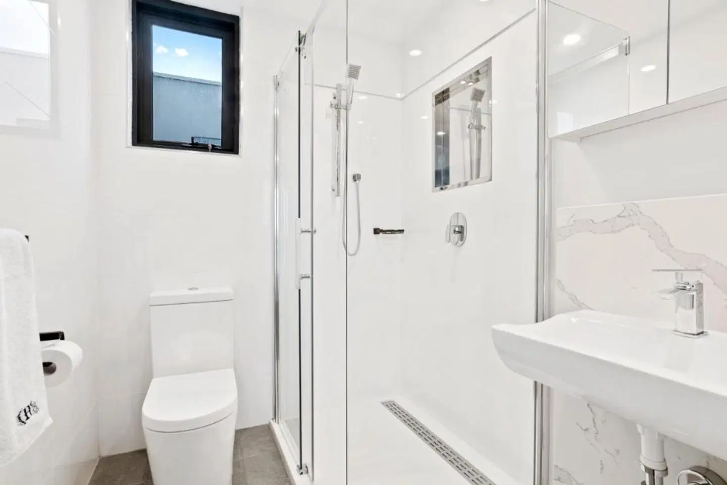 The Hamptons Apartments Badezimmer