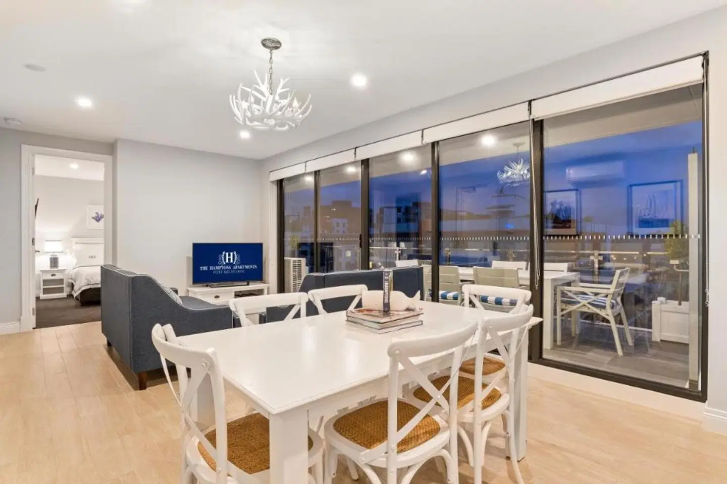 The Hamptons Apartments Restaurant