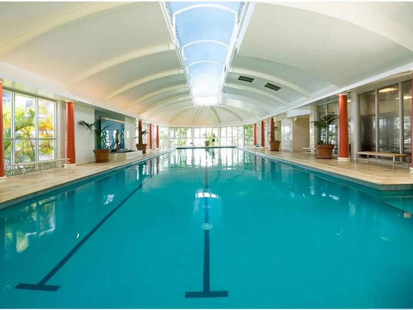 Chevron Renaissance - Private Apartments Hallenbad