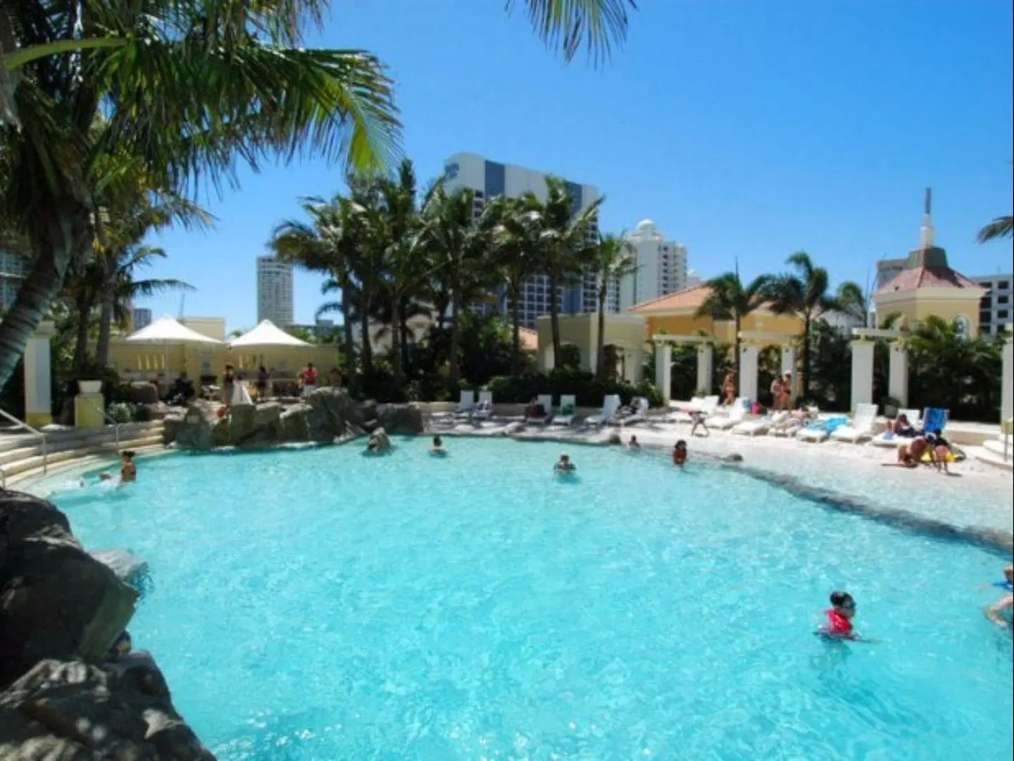 Chevron Renaissance - HR Surfers Paradise OUTDOOR_POOL