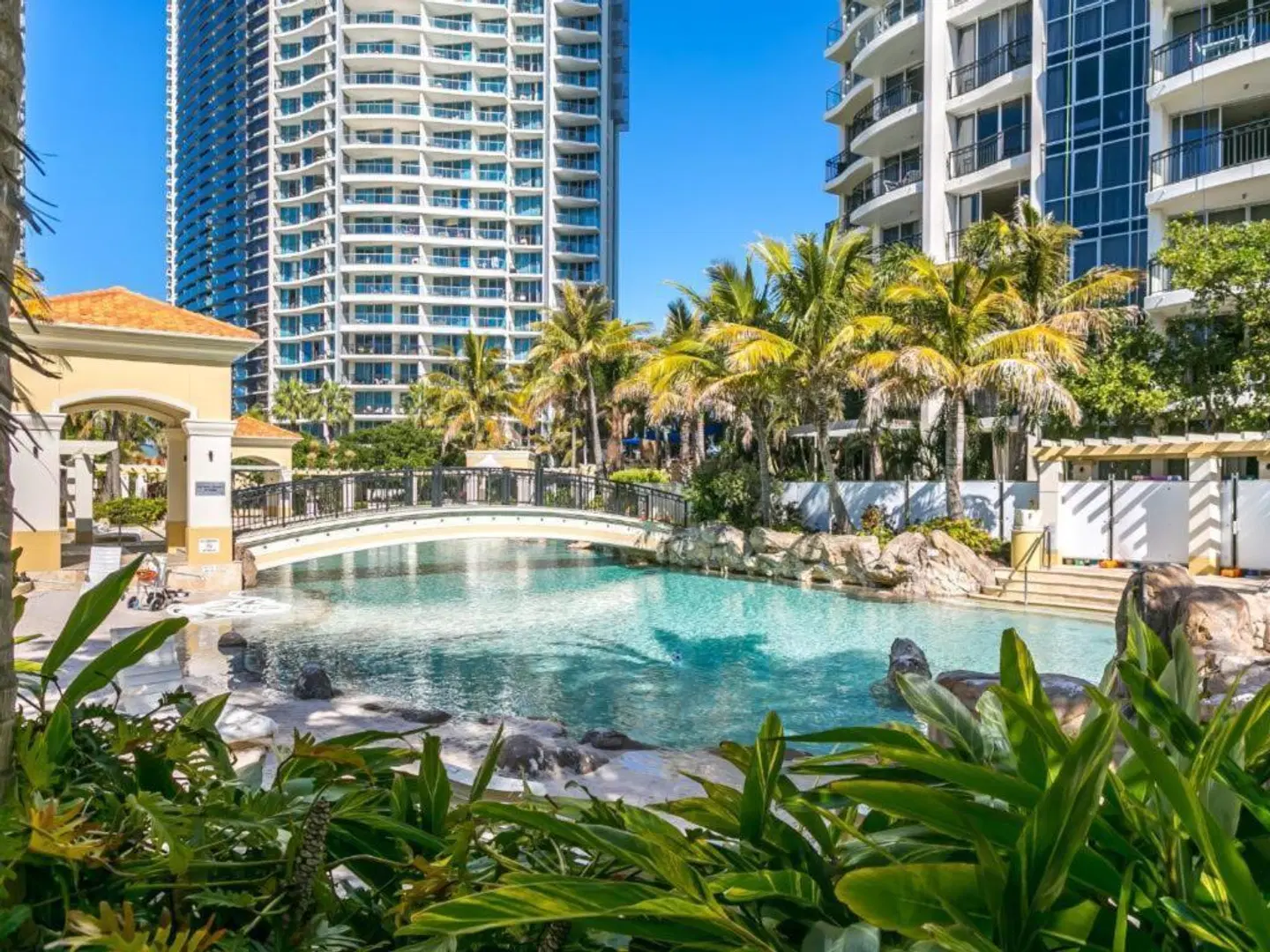 Chevron Renaissance - Private Apartments OUTDOOR_POOL